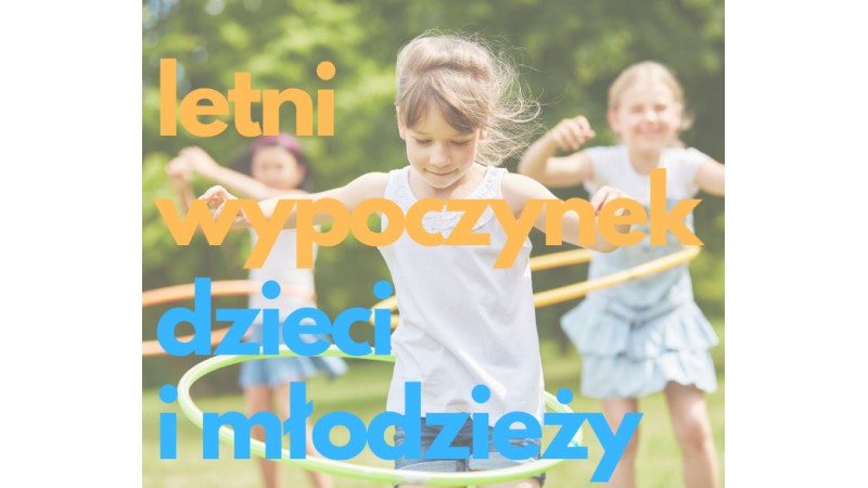 dzieci bawią się z hula-hop (mat. UM)